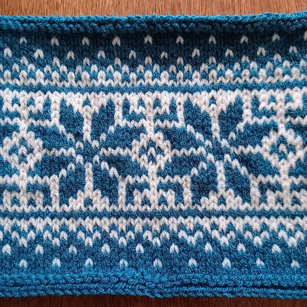 Hand Crafted Handknit Unisex Teal & Ivory Scandinavian Motif Cowl Scarf OSFM